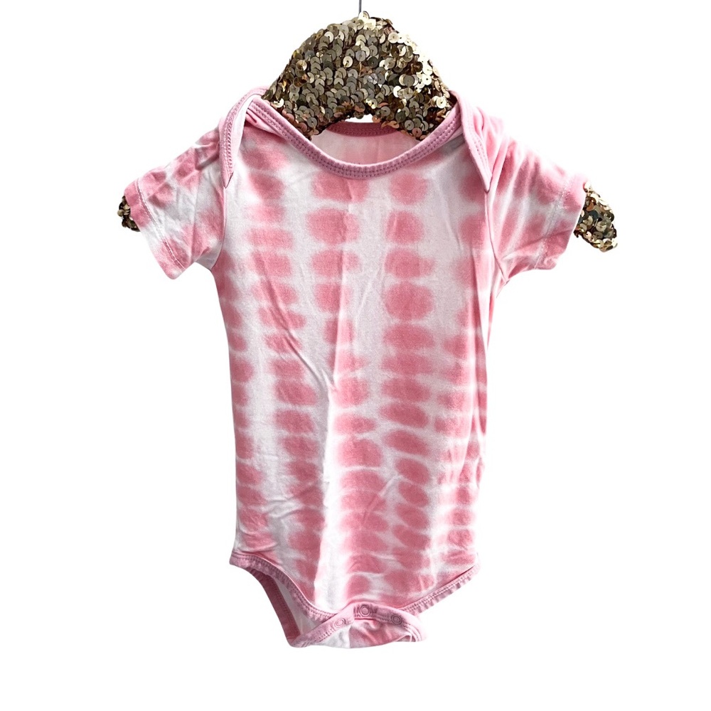 *CLEARANCE* Kyte Baby 18M Onesie in Pink Tie Dye